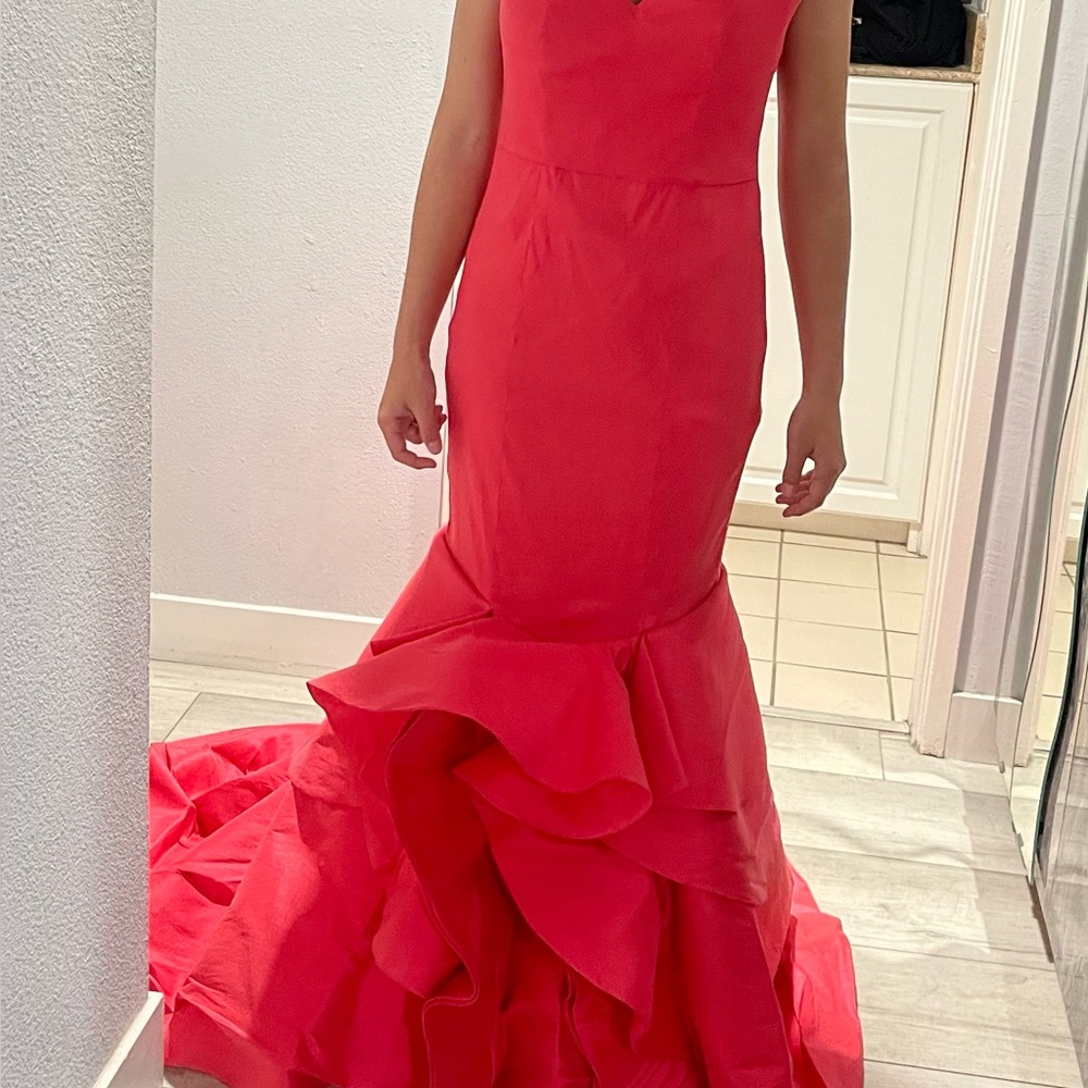 Elegant Red Evening Gown - Picture 1 of 3